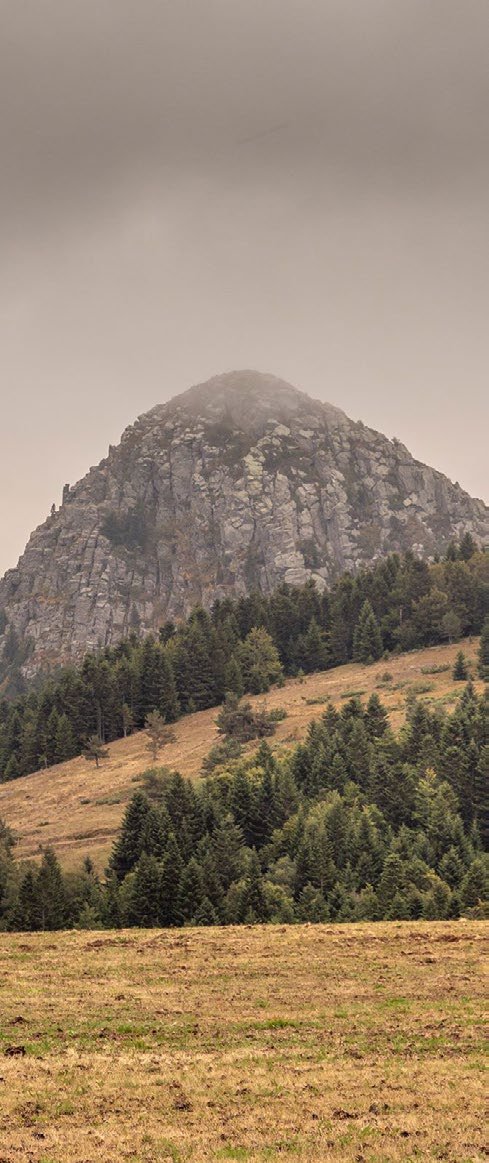 Montagne d'Ardèche surplombant le village